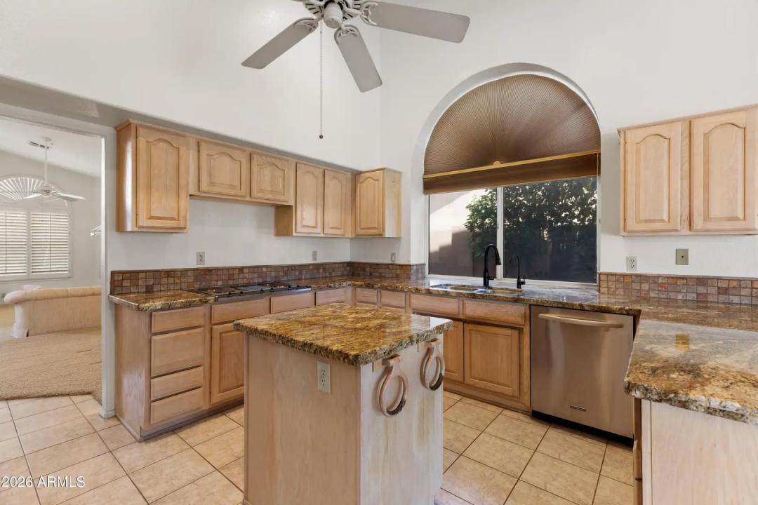 Real Estate Picture 18