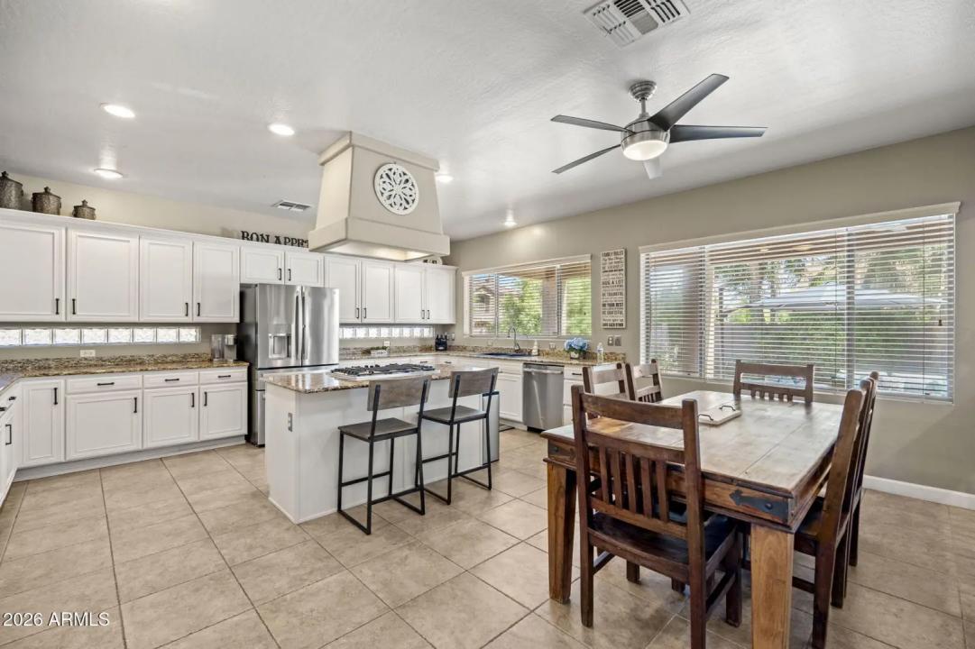 Real Estate Picture 24