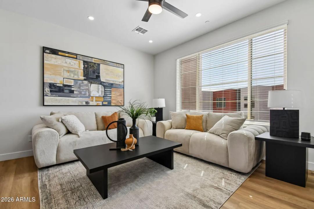 Real Estate Picture 4