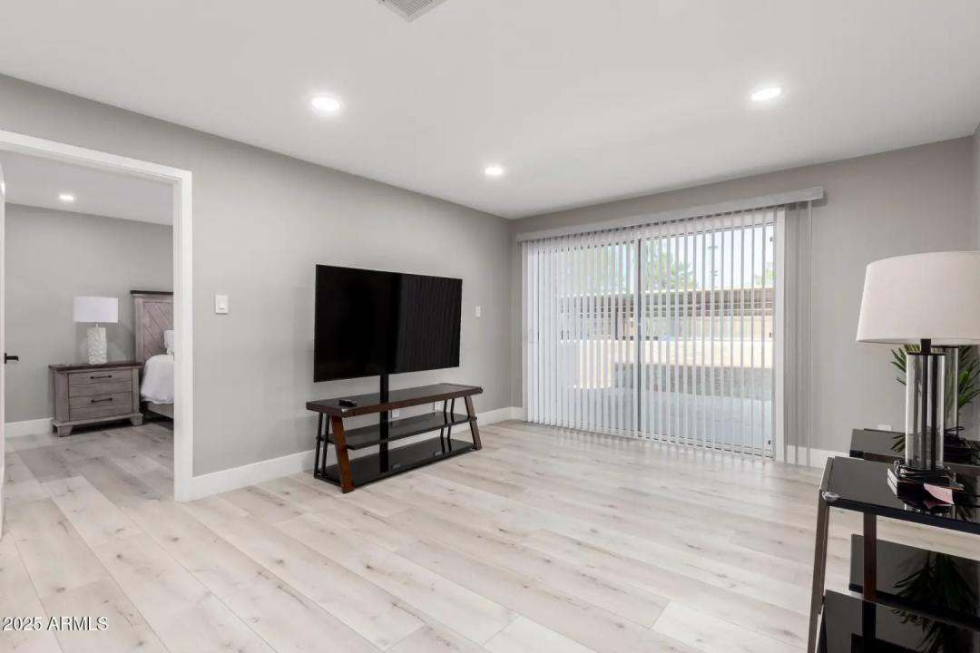 Real Estate Picture 5