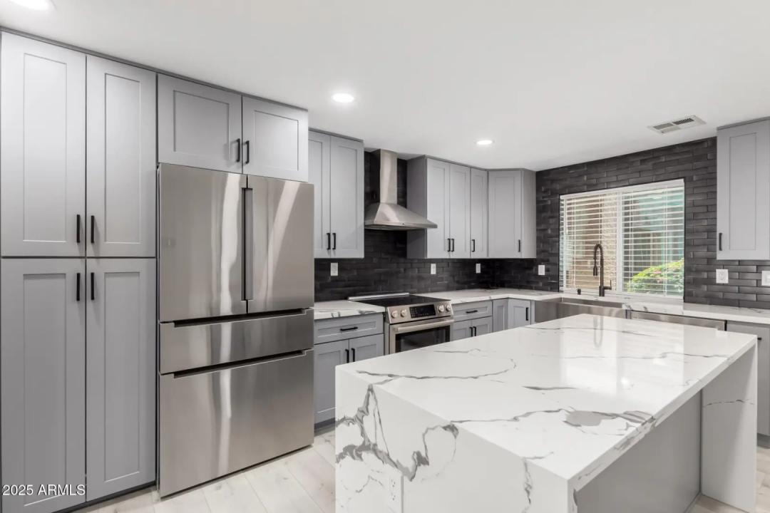 Real Estate Picture 9