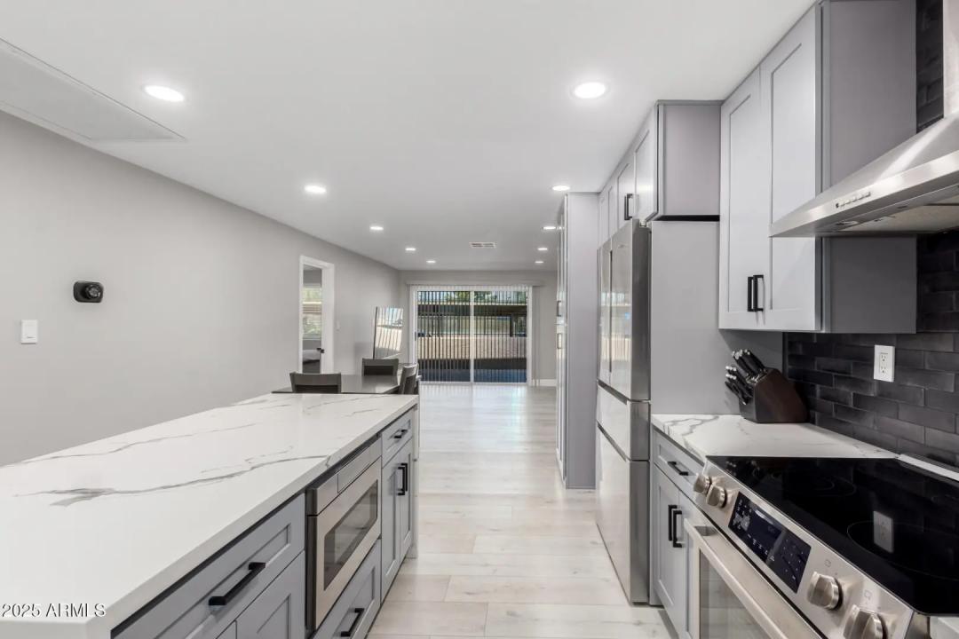 Real Estate Picture 11