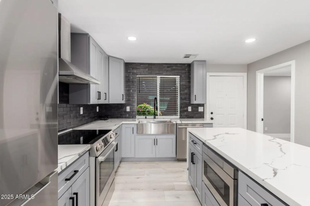 Real Estate Picture 12
