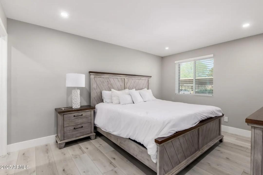 Real Estate Picture 14