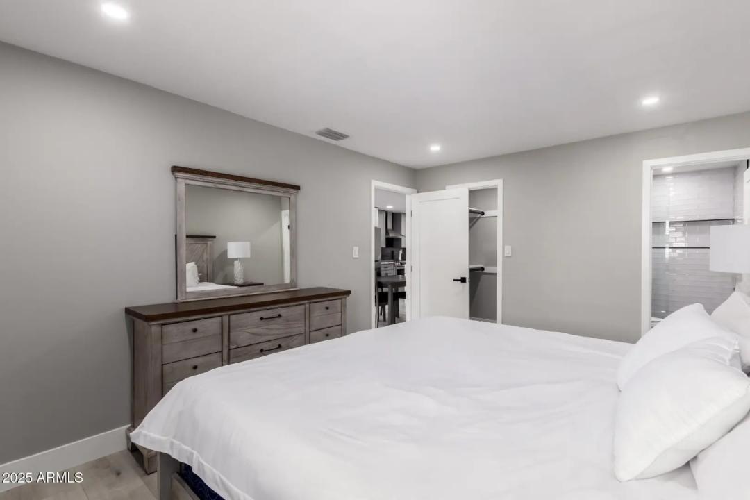 Real Estate Picture 15