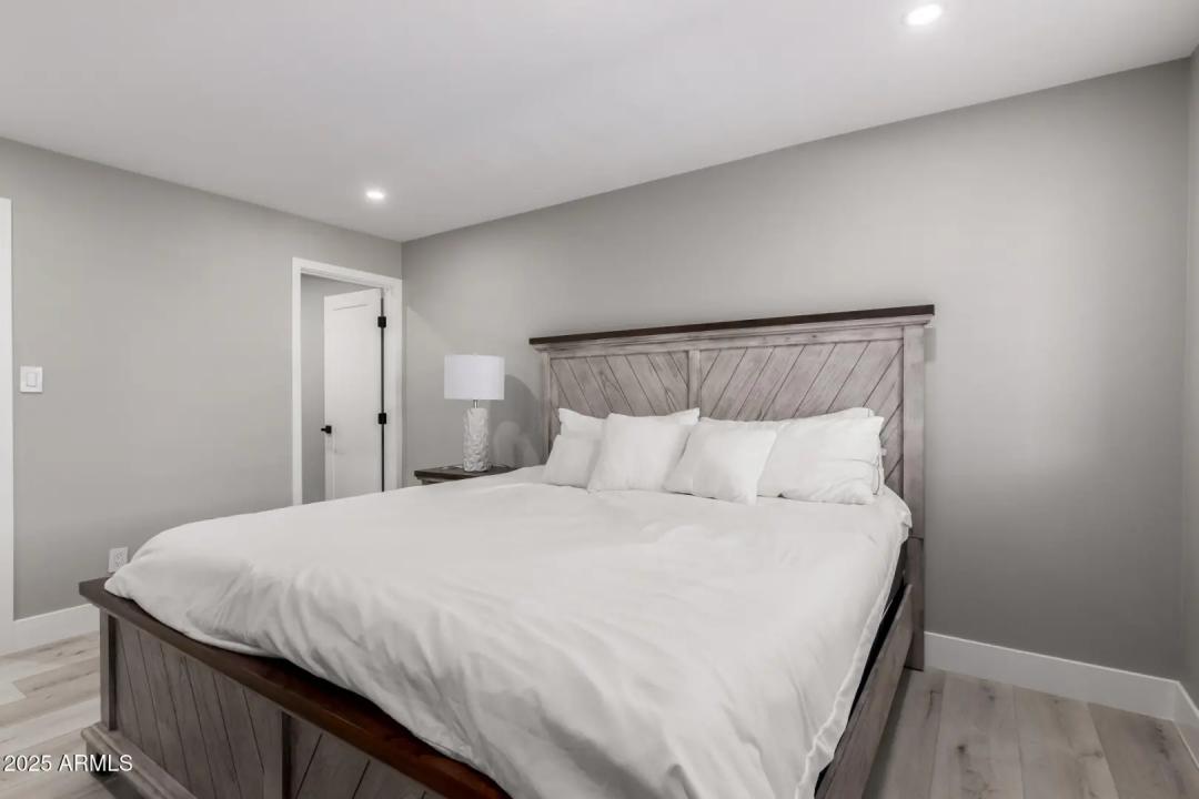 Real Estate Picture 16
