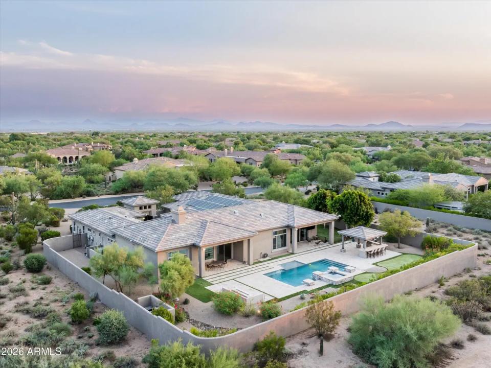 Real Estate Picture 4