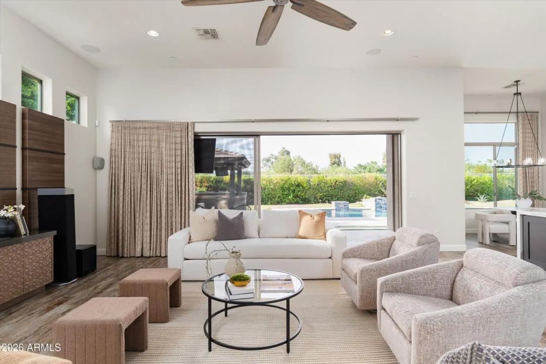 Real Estate Picture 11