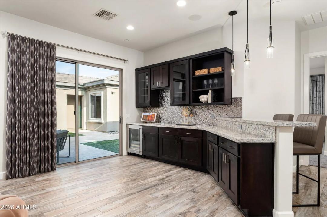 Real Estate Picture 18