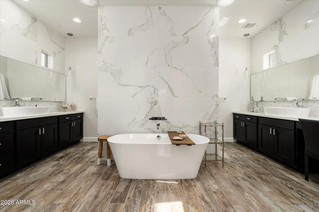Real Estate Picture 22
