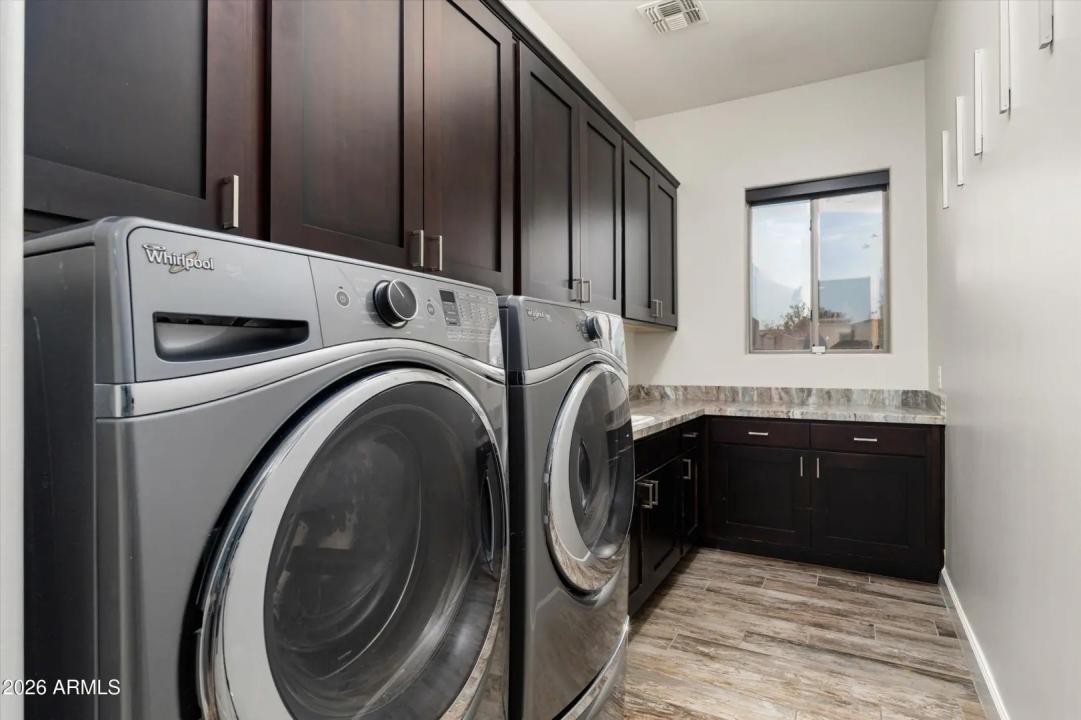 Real Estate Picture 33