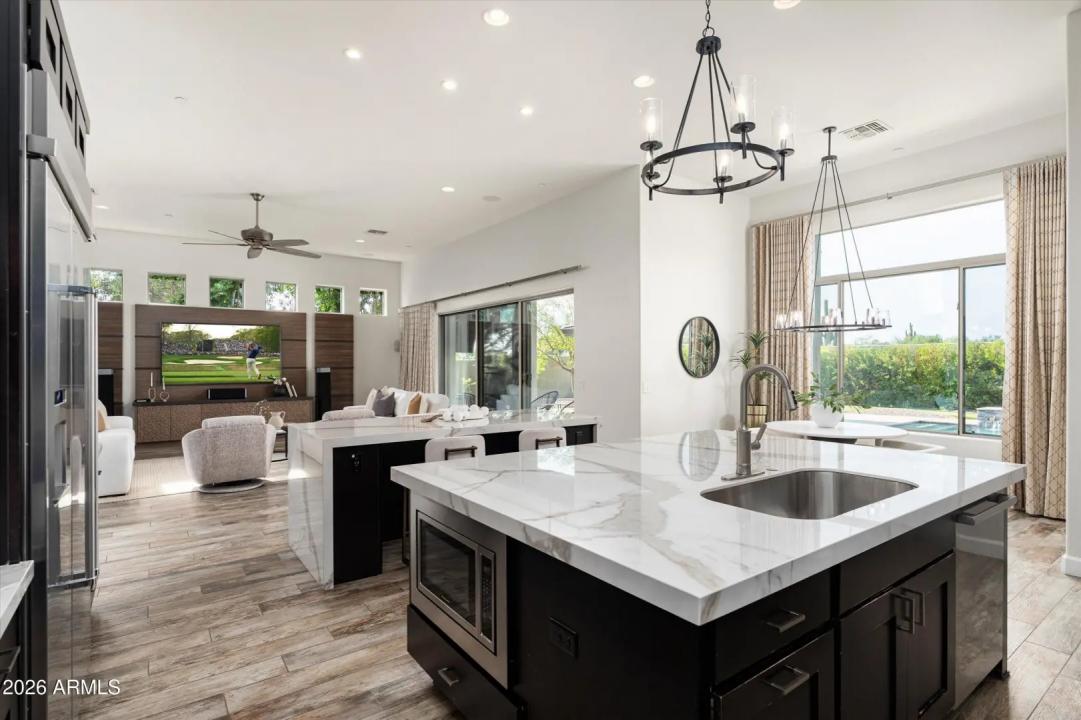 Real Estate Picture 7