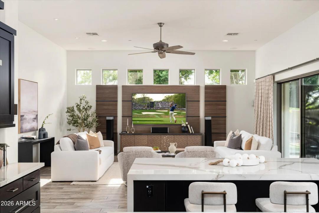 Real Estate Picture 8