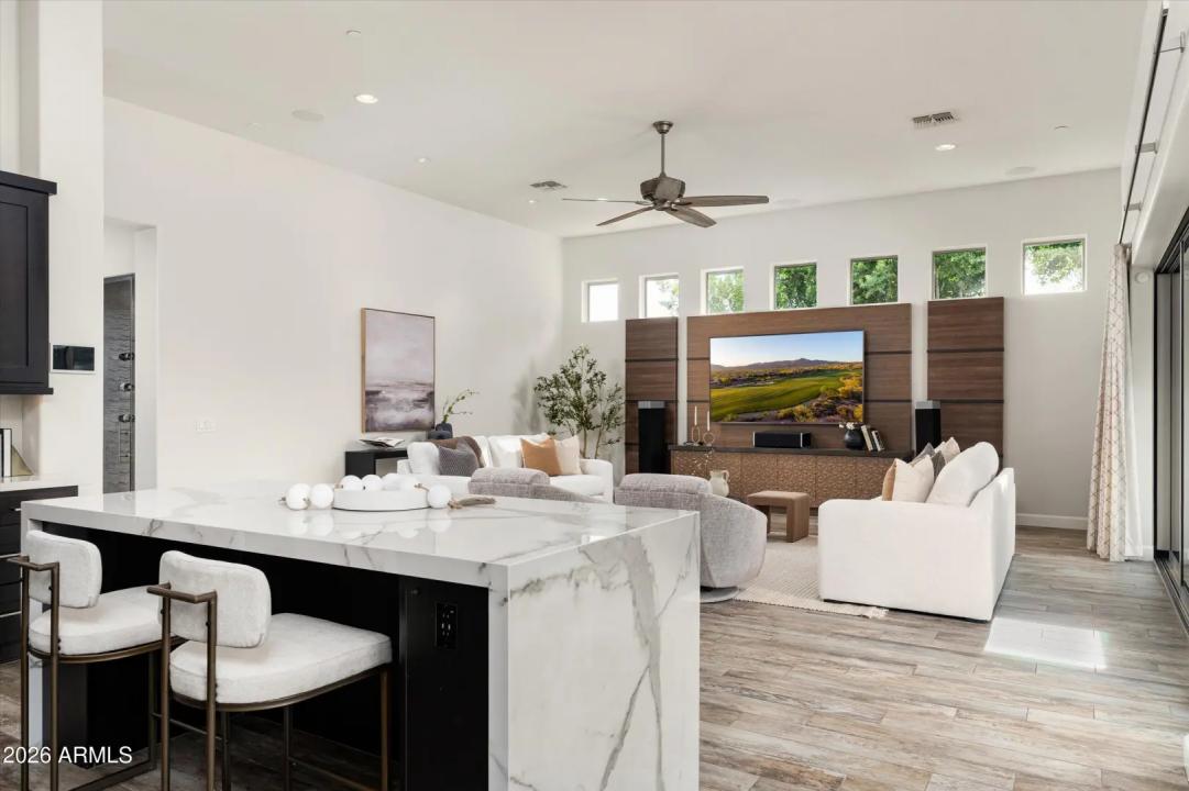 Real Estate Picture 9