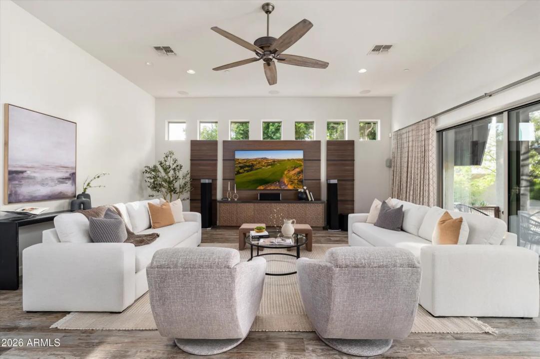 Real Estate Picture 10