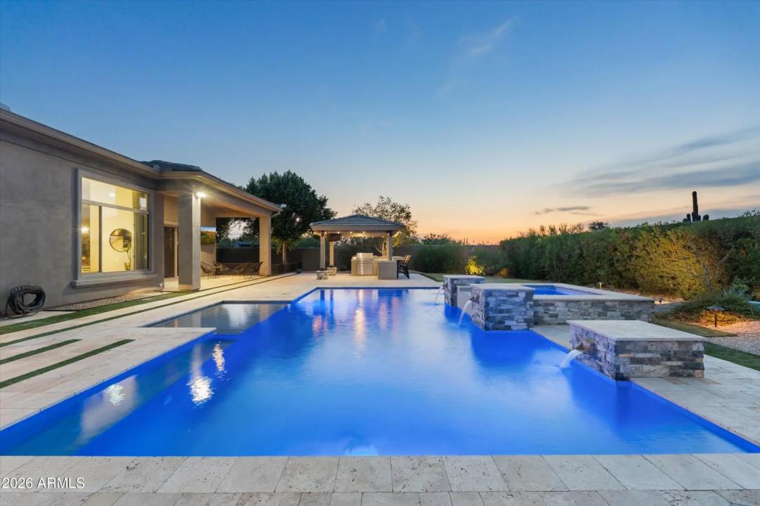 Real Estate Picture 3