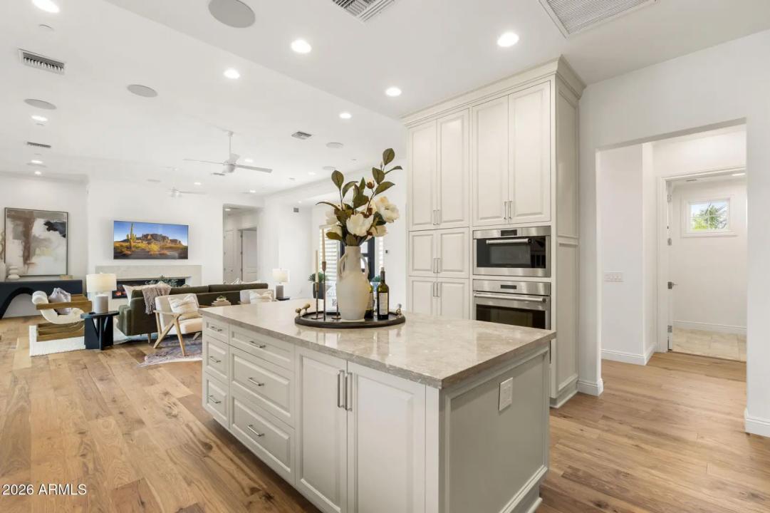 Real Estate Picture 10