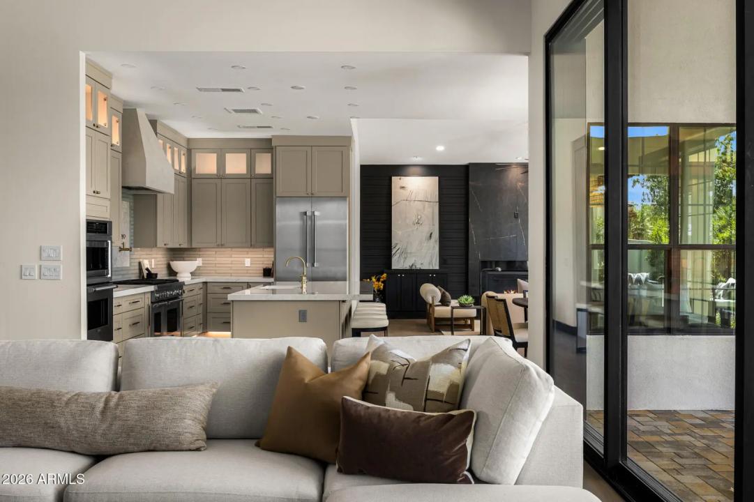Real Estate Picture 4