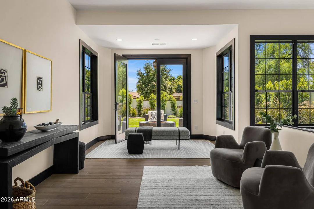Real Estate Picture 12