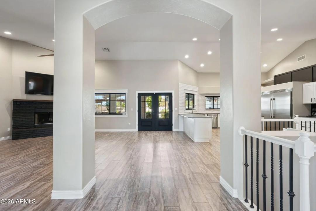 Real Estate Picture 3