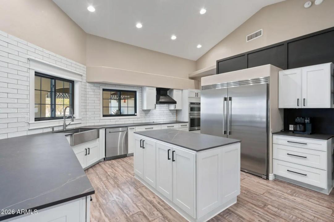 Real Estate Picture 10