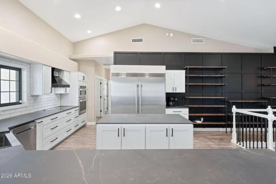 Real Estate Picture 14