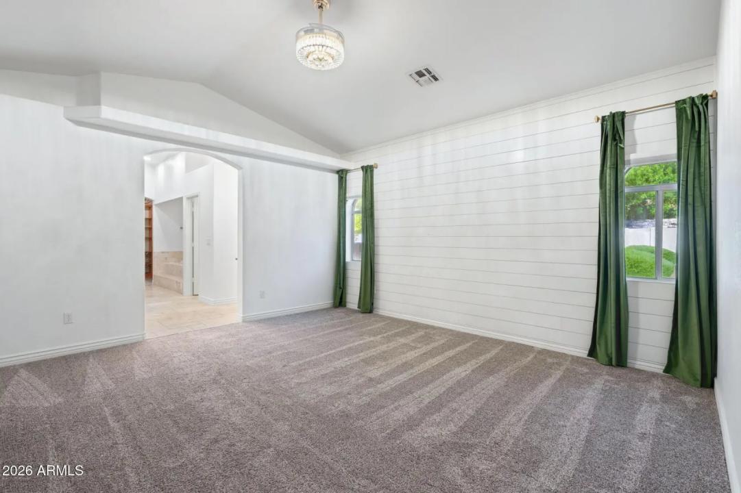 Real Estate Picture 16
