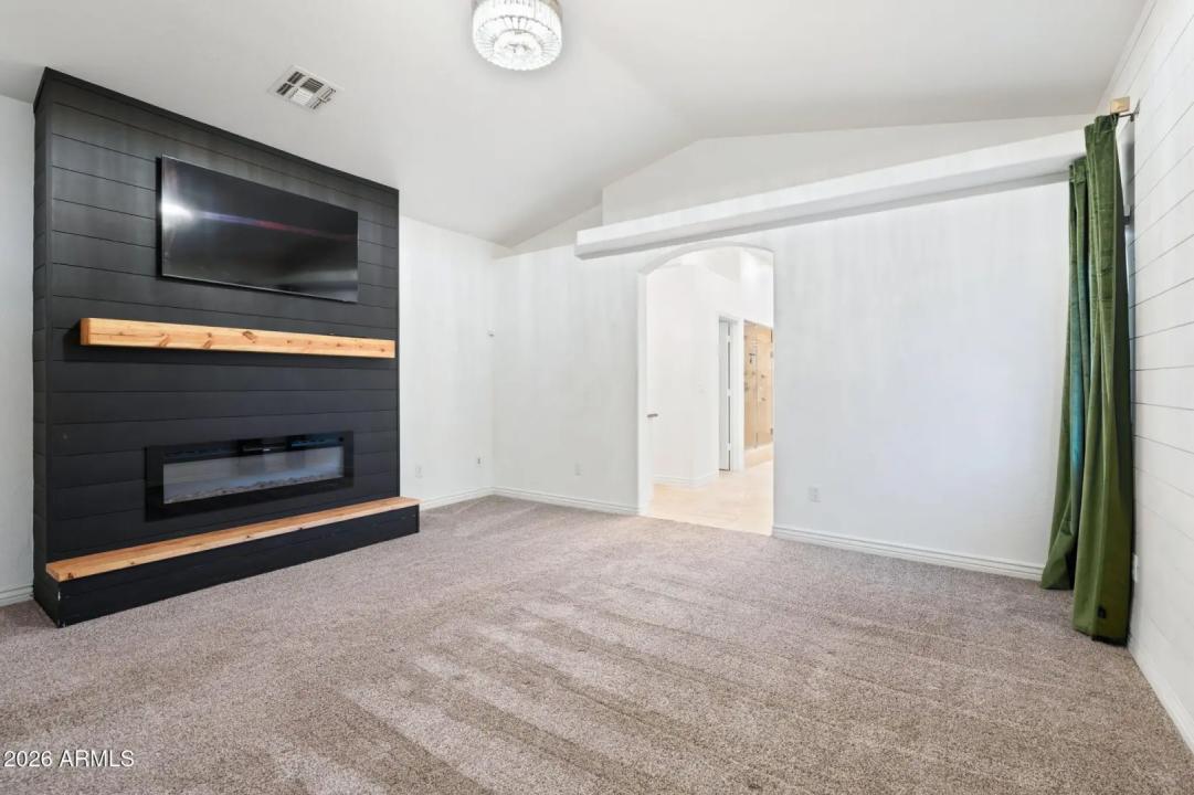 Real Estate Picture 17