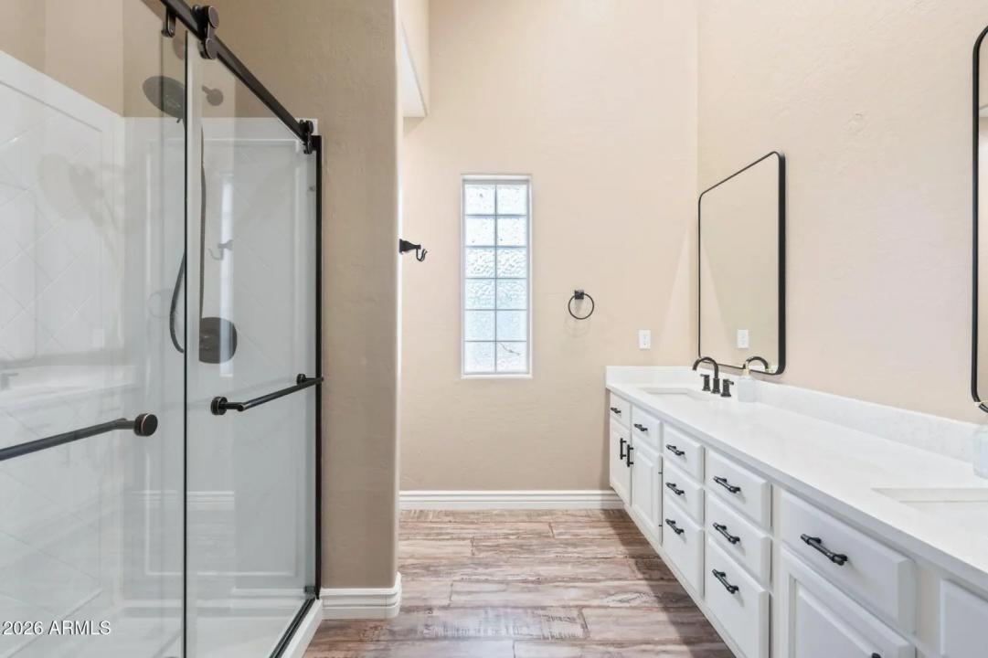 Real Estate Picture 30