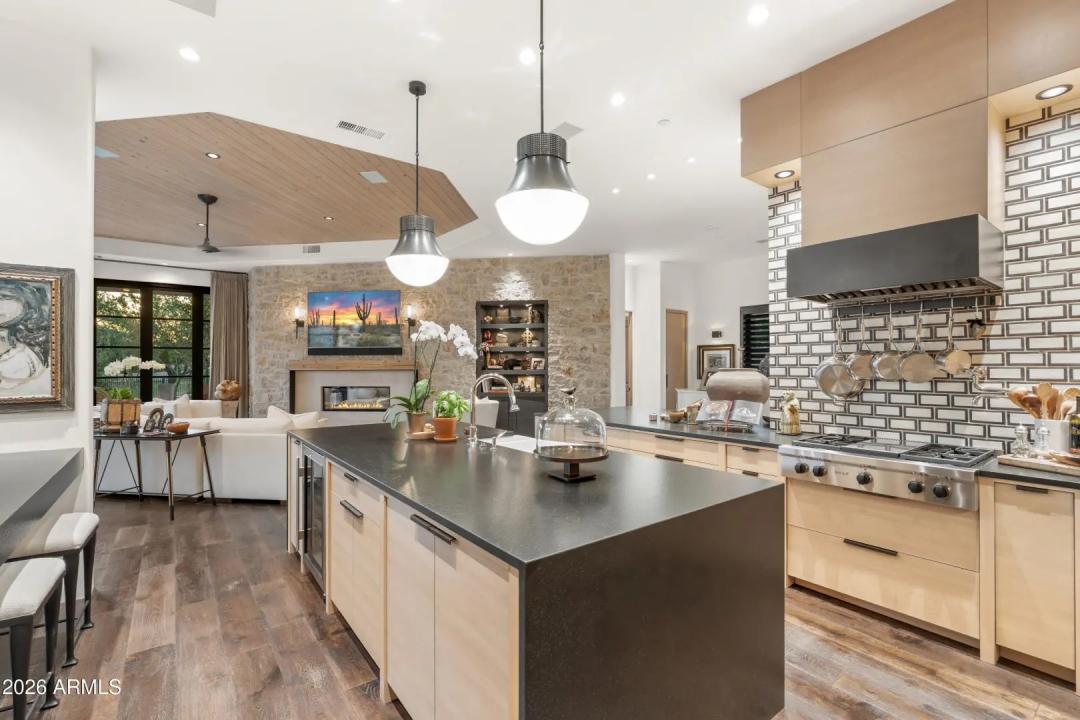 Real Estate Picture 15