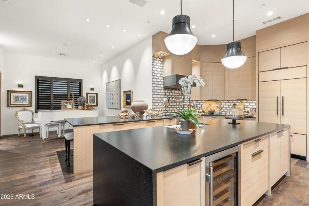 Real Estate Picture 18