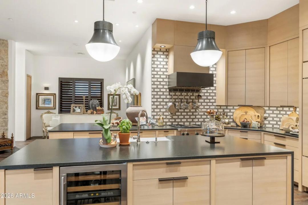 Real Estate Picture 19