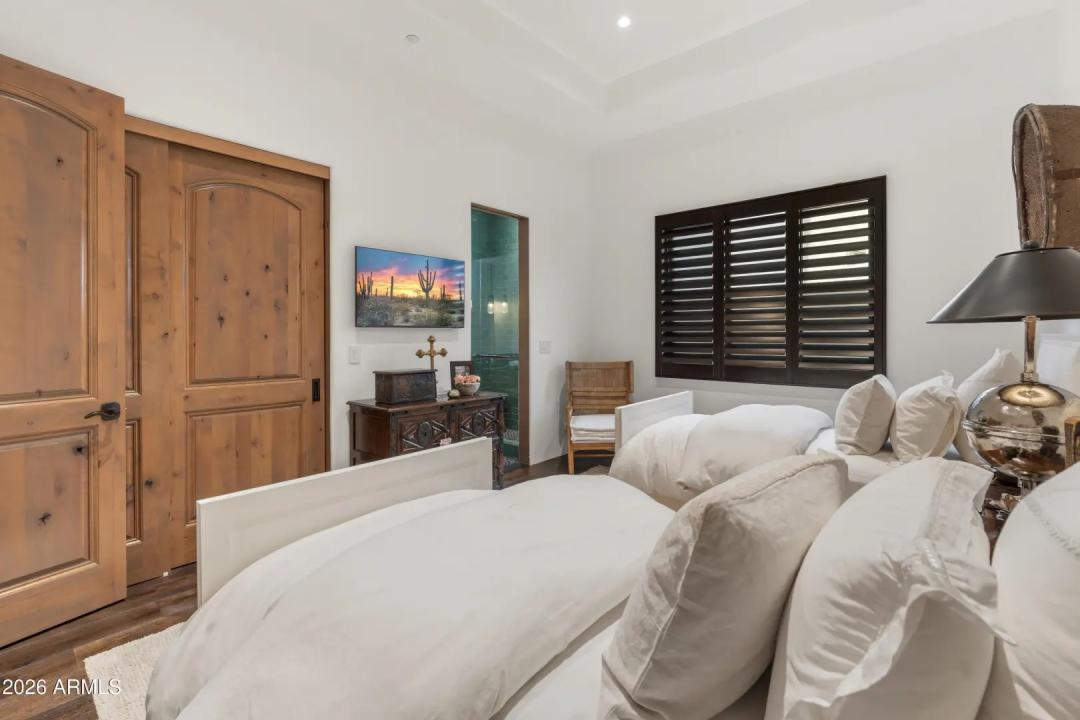 Real Estate Picture 40