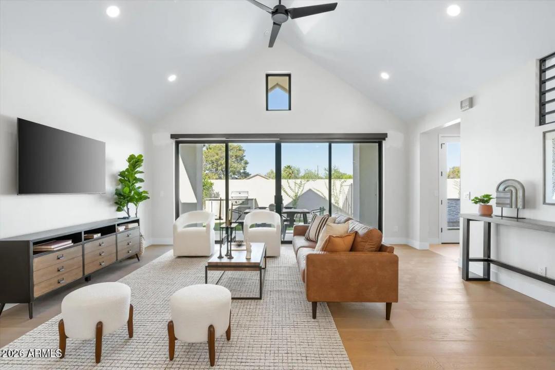 Real Estate Picture 4