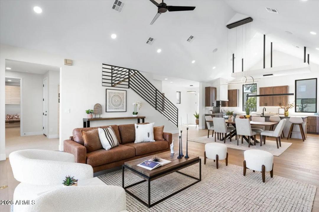 Real Estate Picture 3