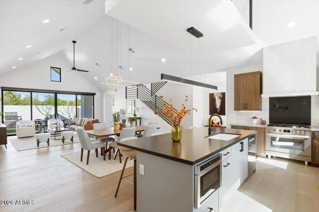 Real Estate Picture 8