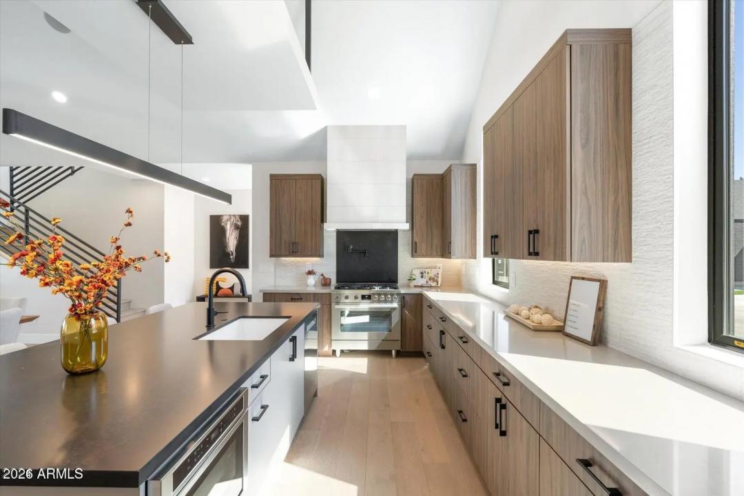 Real Estate Picture 9
