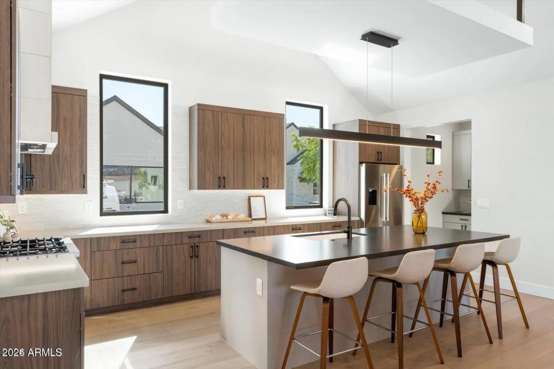 Real Estate Picture 10