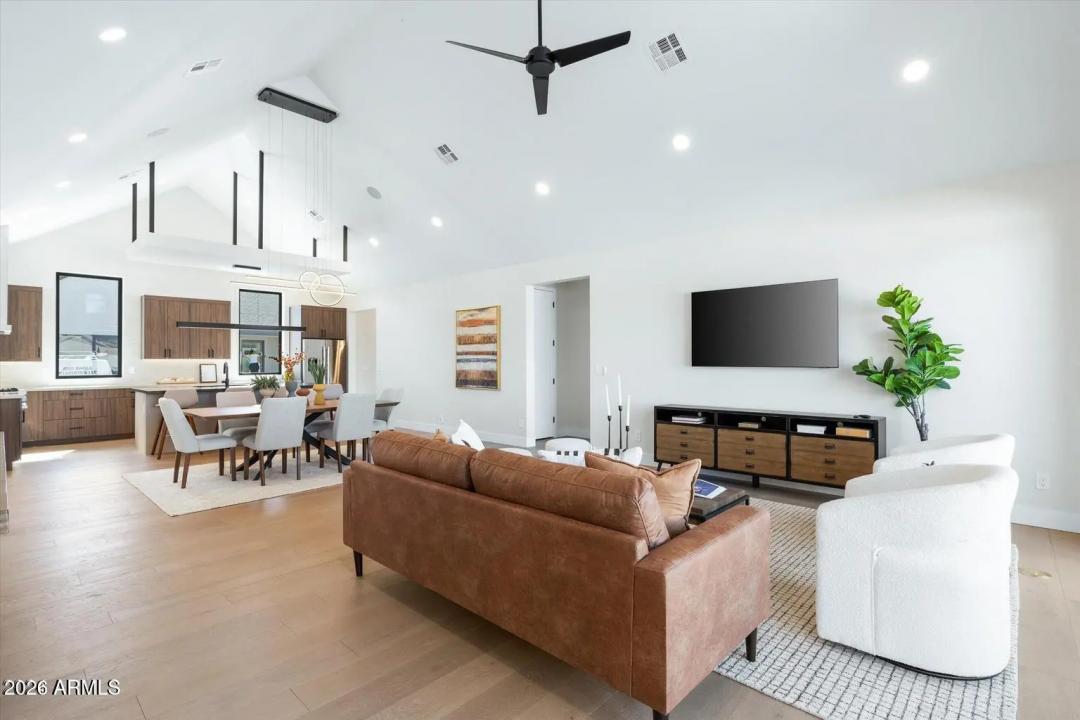 Real Estate Picture 11
