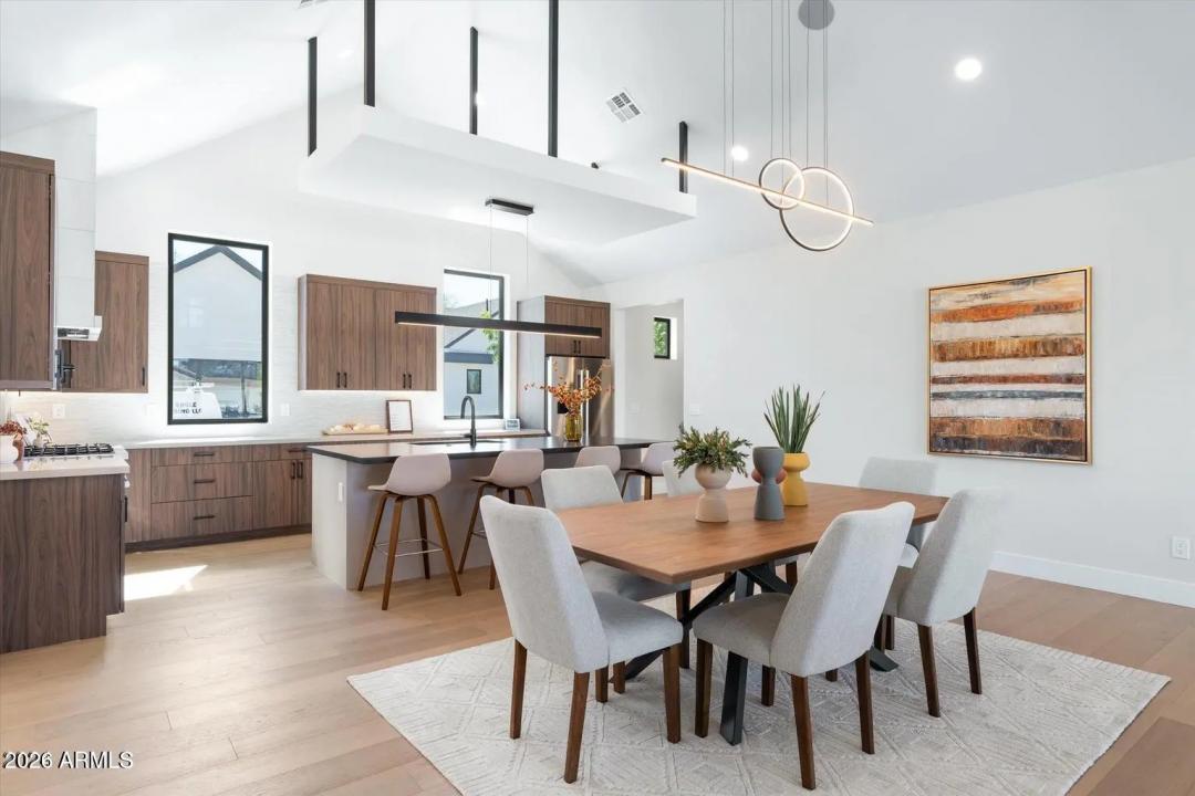 Real Estate Picture 12