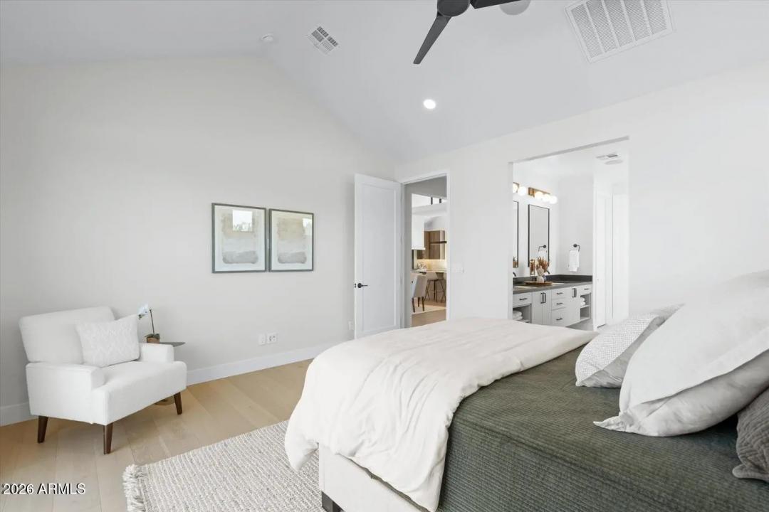 Real Estate Picture 16