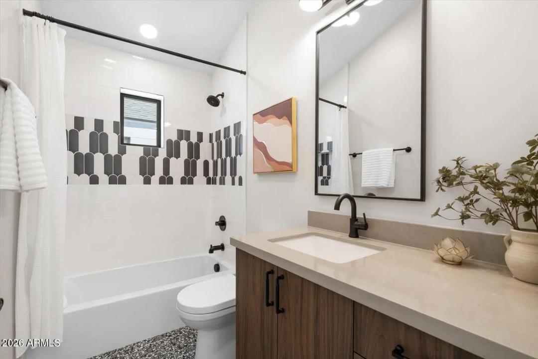 Real Estate Picture 23