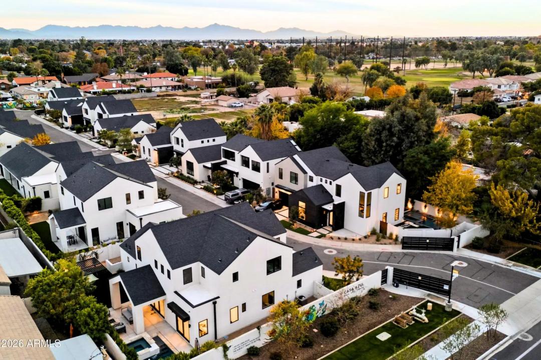 Real Estate Picture 4