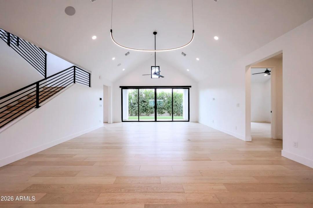 Real Estate Picture 6