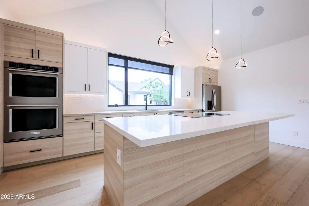 Real Estate Picture 9