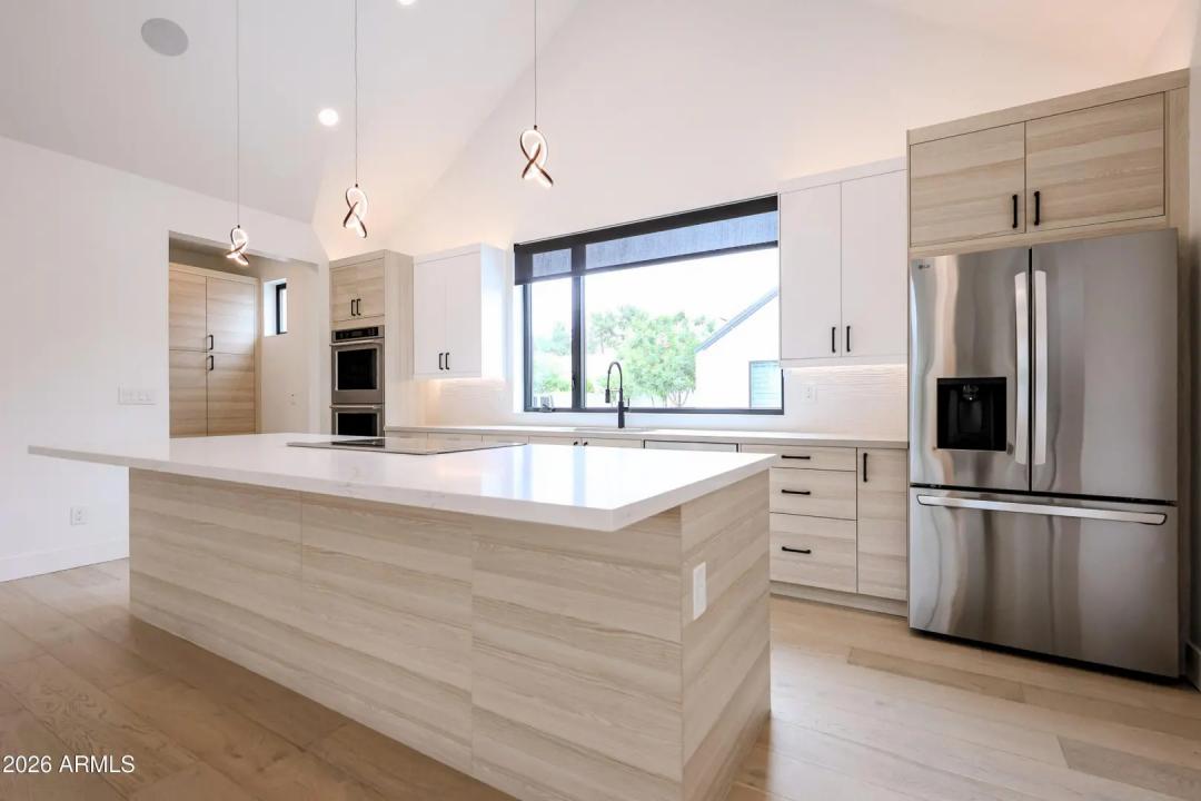 Real Estate Picture 11
