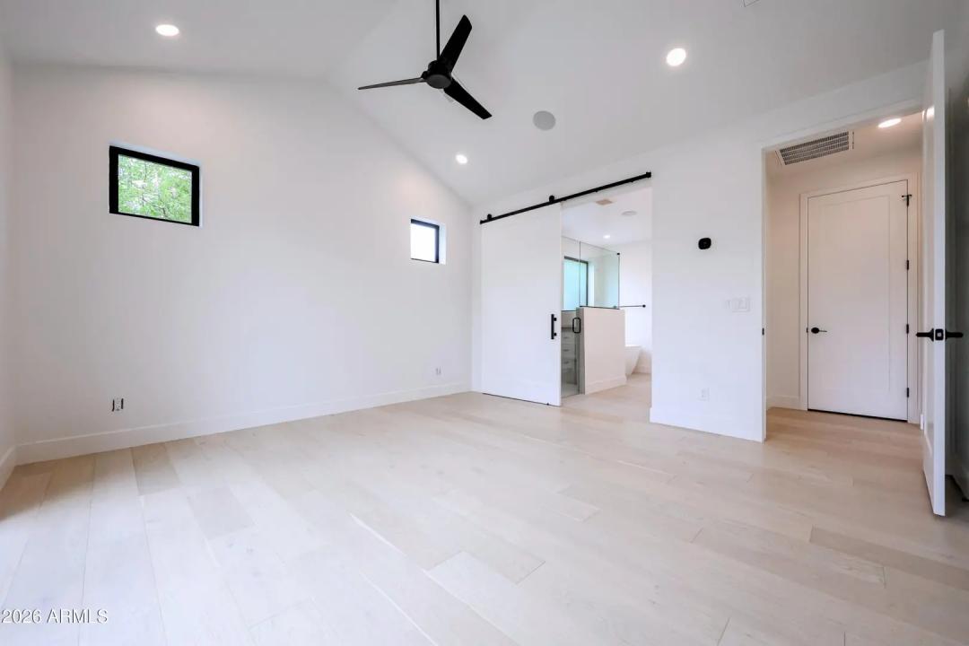 Real Estate Picture 12