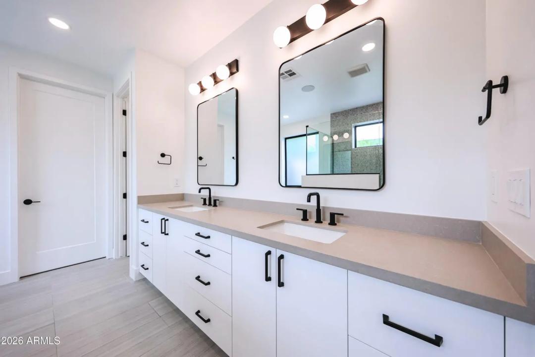 Real Estate Picture 14