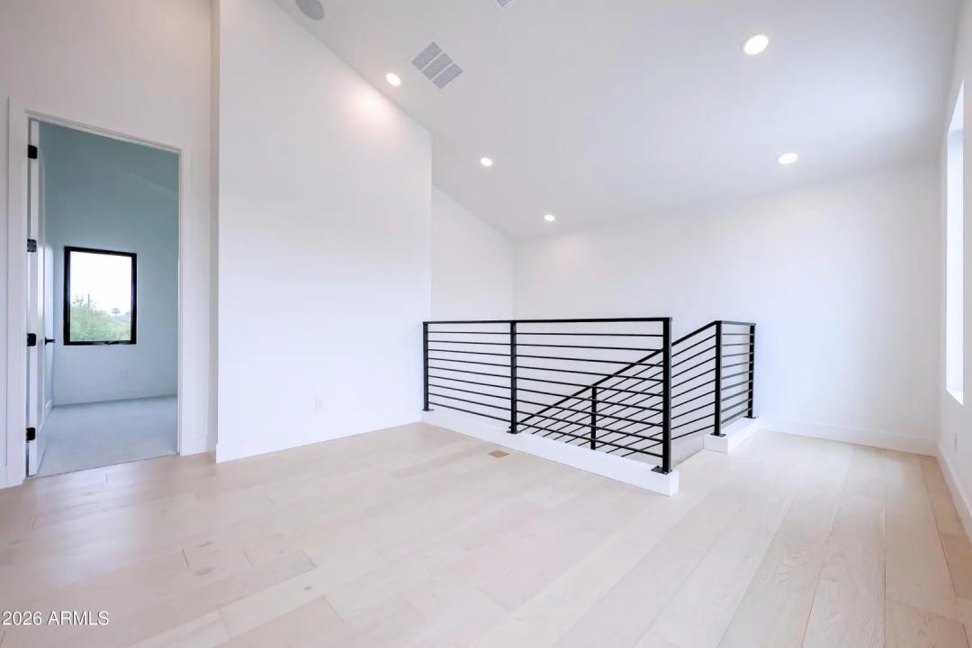 Real Estate Picture 24
