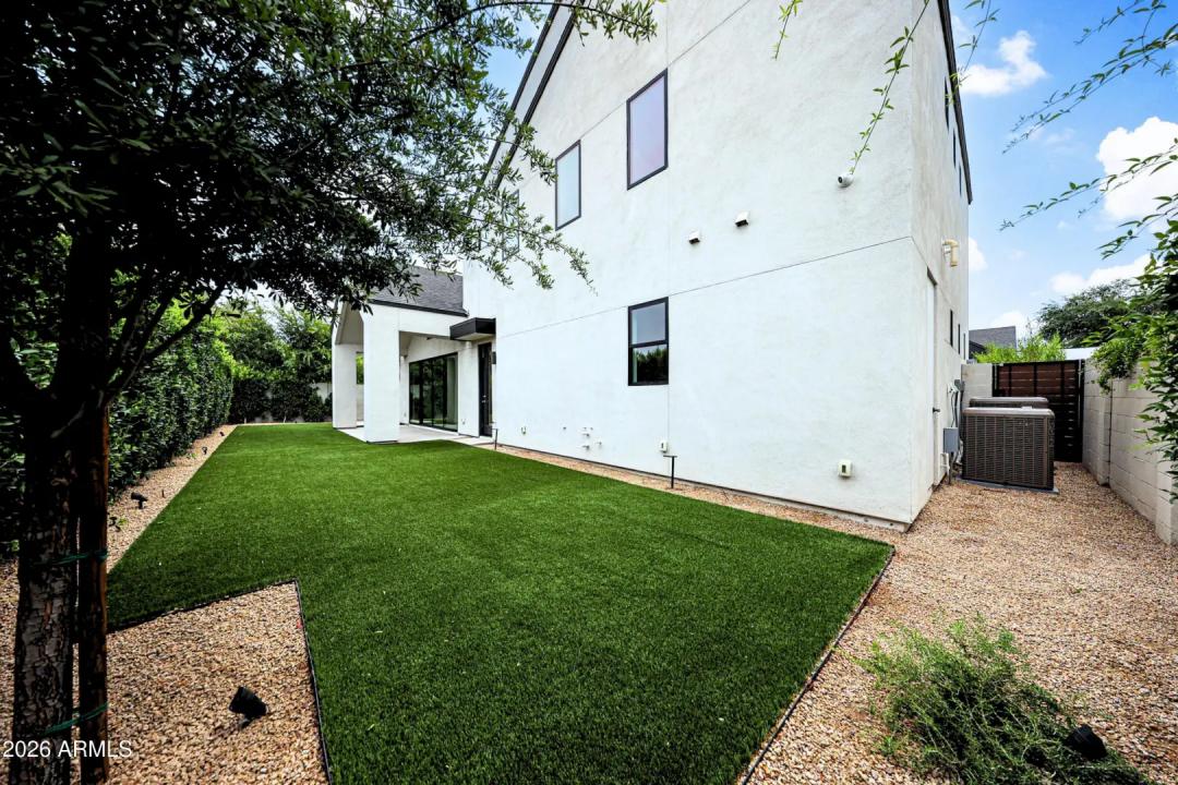 Real Estate Picture 33